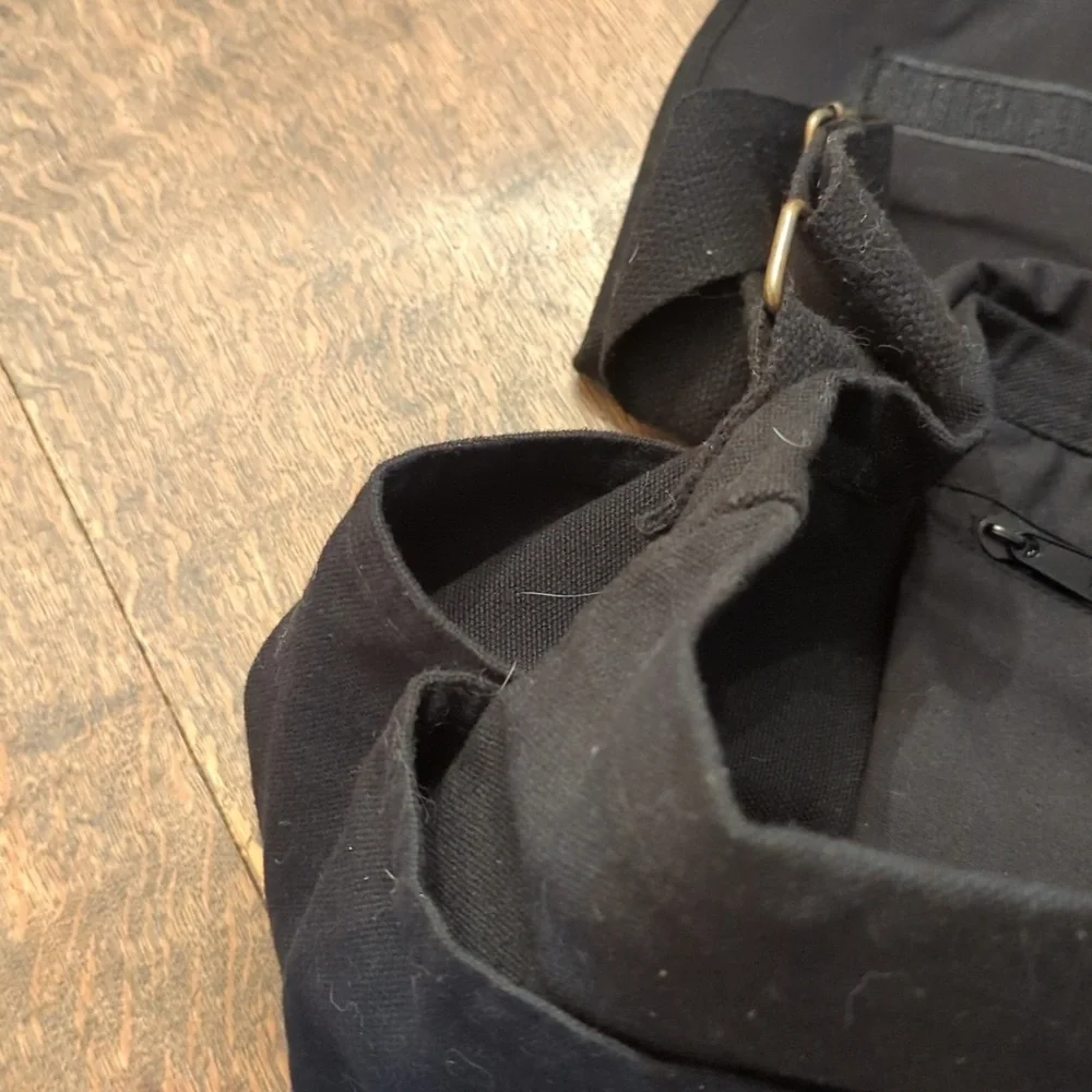 sweetbriar black messenger